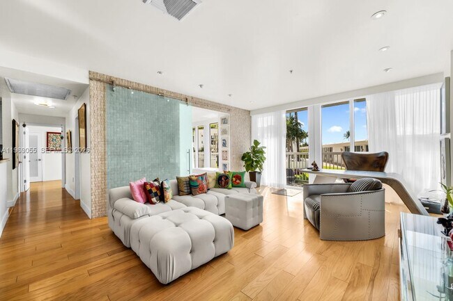 10275 Collins Ave Unit 102