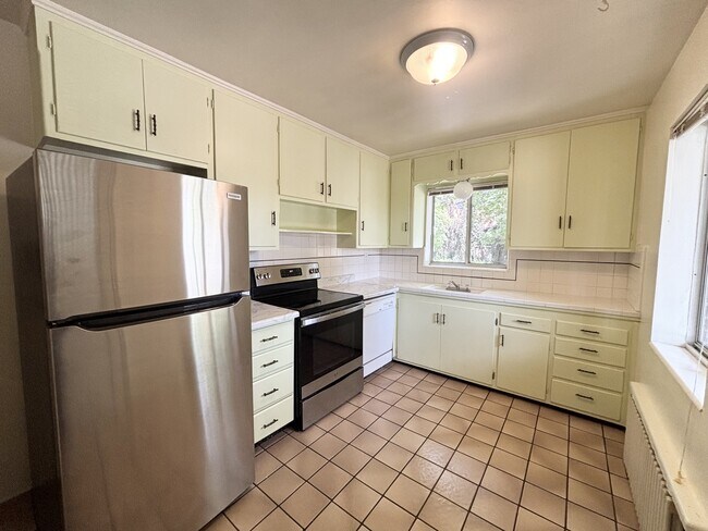 Photo - 680 Elizabeth St Unit 1