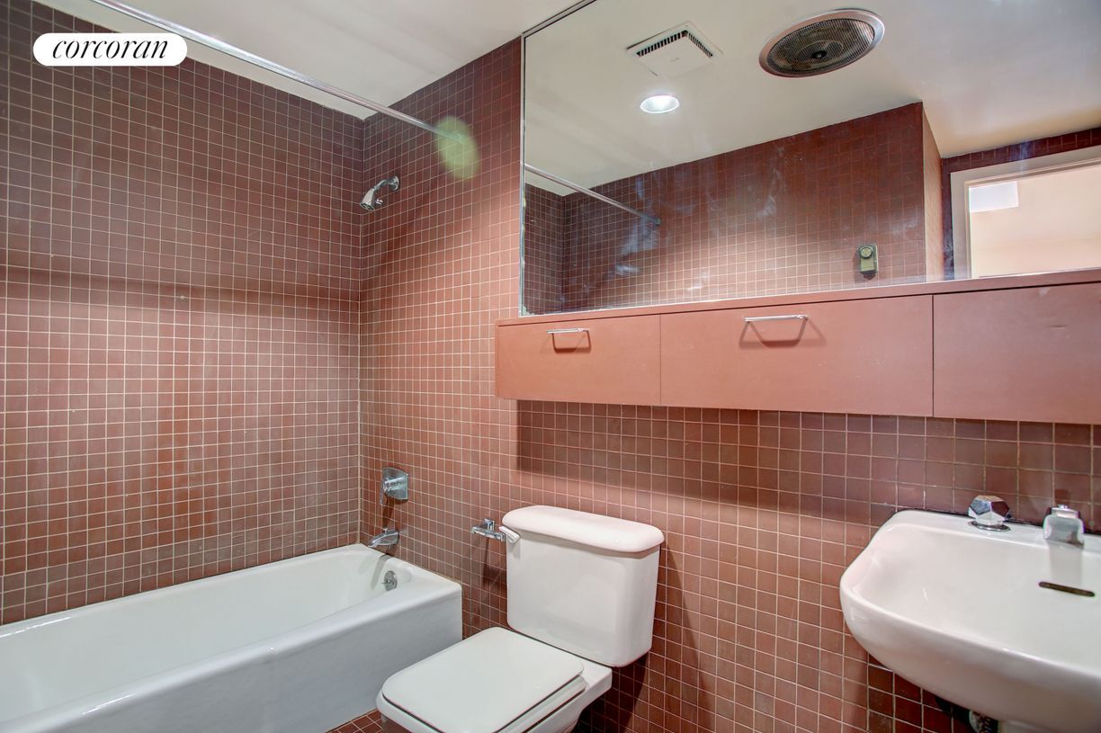 Photo - 47 W 84th St