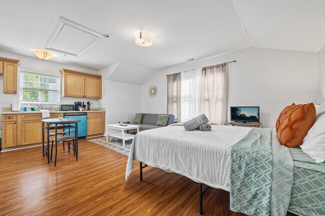 Photo - 1267 Atlantic Dr NW Unidad Atlantic B Studio