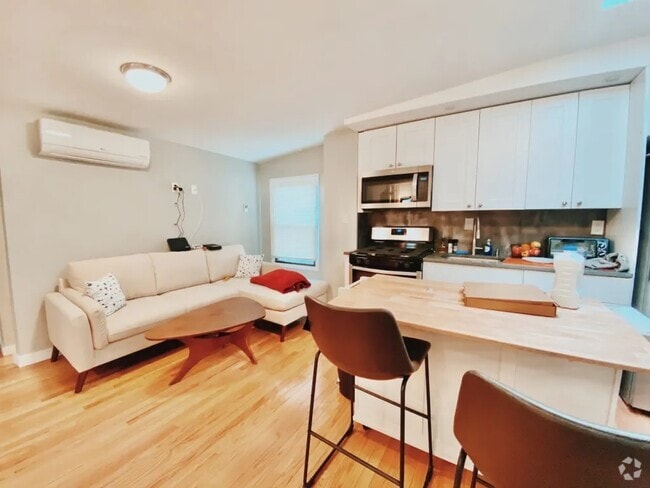 Building Photo - Furnished room/NOT APARTMENT Unit 2