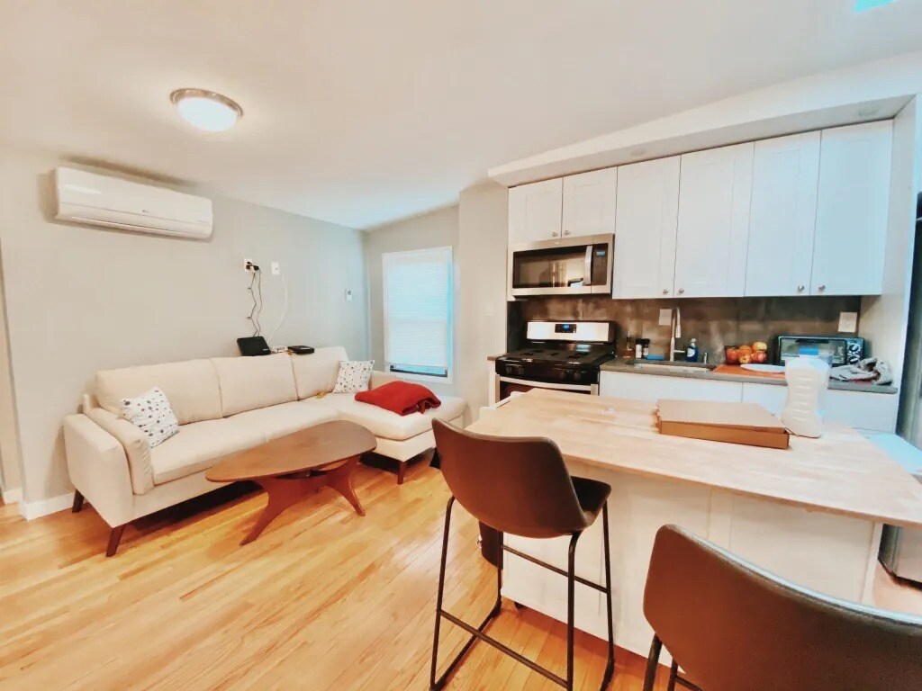 Furnished room/NOT APARTMENT - Furnished room/NOT APARTMENT