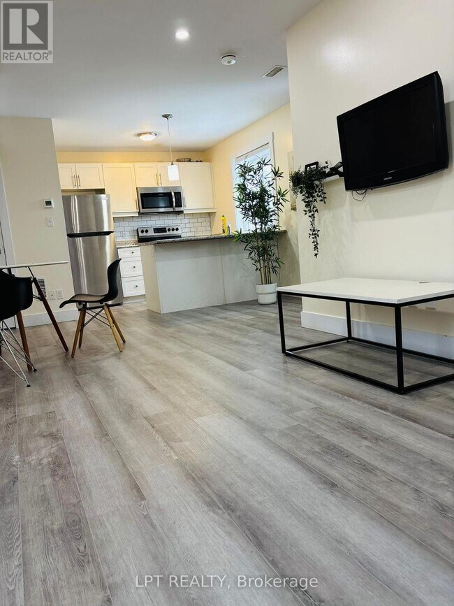 Photo - 224 Portsmouth Gate