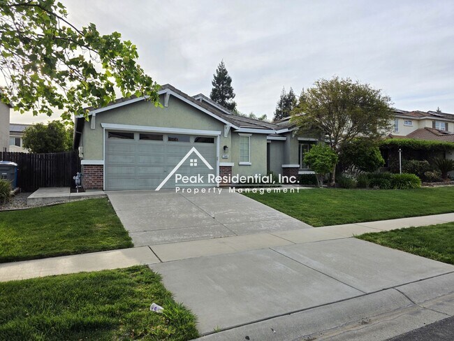 Photo - Spacious 4bd/2ba Plumas Lake Home!