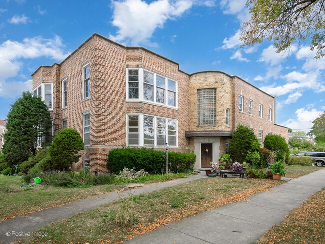Building Photo - 5901 N St Louis Ave Unit 1