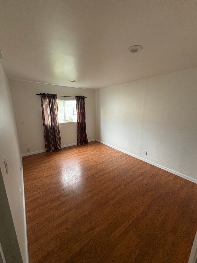 Photo - 32970 Lake Wawasee St