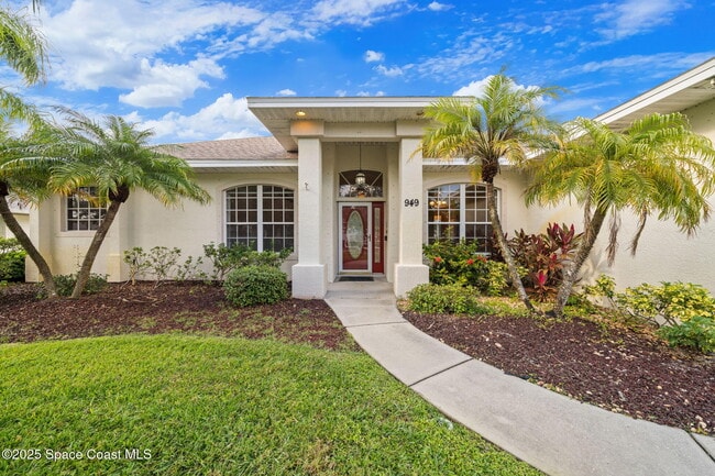 Photo - 949 SE Gardenbrook Ct