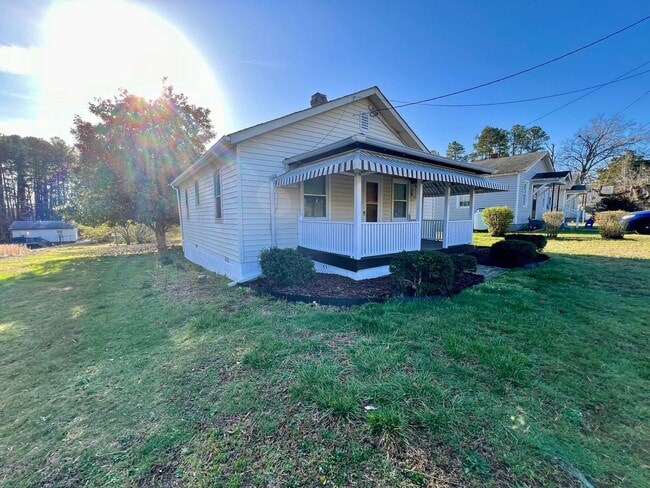 Photo - Fully Furnished & Utilities Included -SHOR...