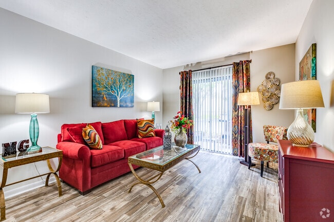 1 BR, 1 BR - 700SF