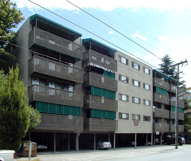 Bella Vista Apartments