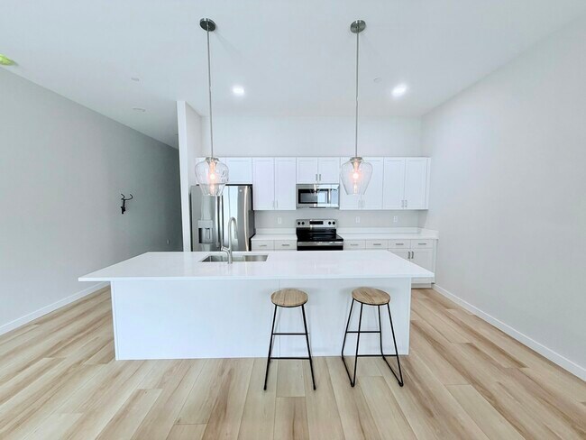 821 16th St N Unit 104