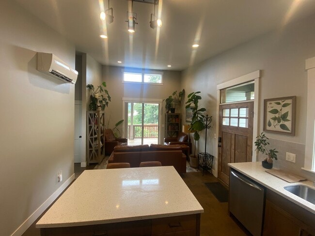 Photo - 1 bedroom 1 Bath in Bingen, WA