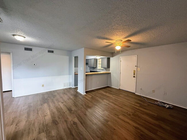 Building Photo - 4820 Wellesley Ave Unit A
