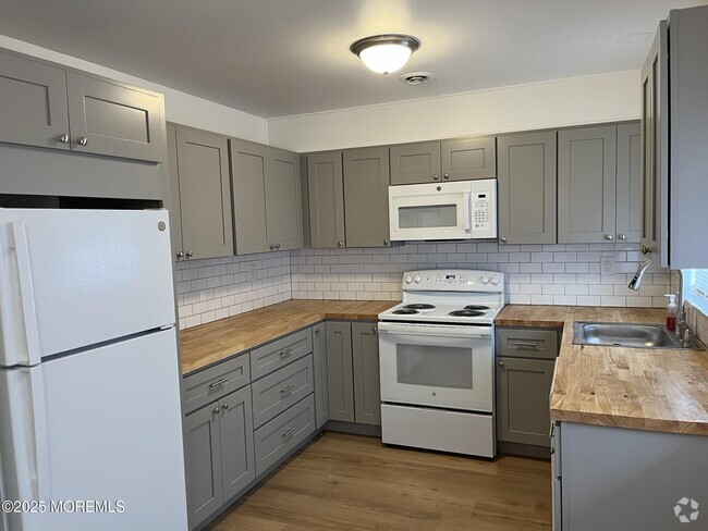 Building Photo - 134A Buckingham Dr Rental