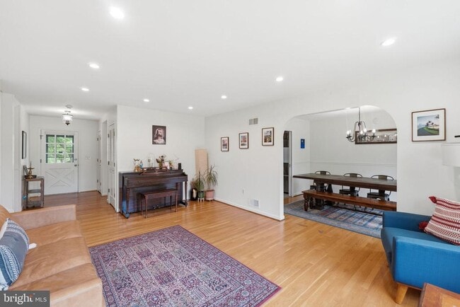 Photo - 9809 Sunset Dr