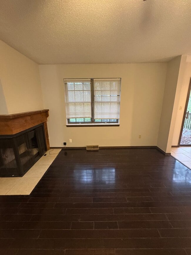 Photo - 2008 Juniper Dr Unidad A