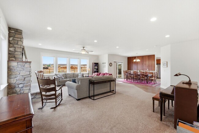 Photo - 415 E Earl St