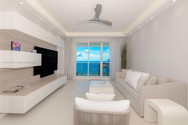 Building Photo - 2301 Collins Ave Rental