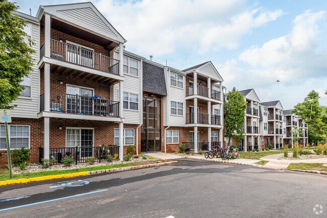 Building Photo - Oak Tree Village Rental