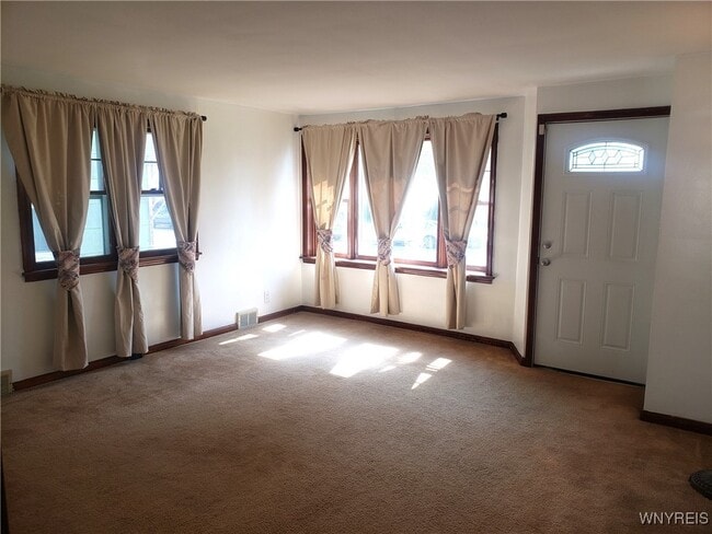 Photo - 2744 Woodlawn Ave