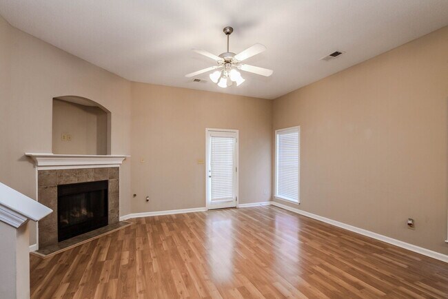 Photo - 1513 Pemberton Ln