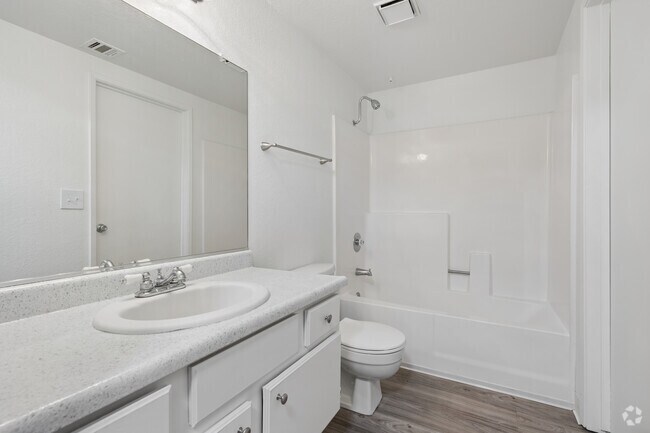 2BR, 2BA - 1040SF - Second Bathroom