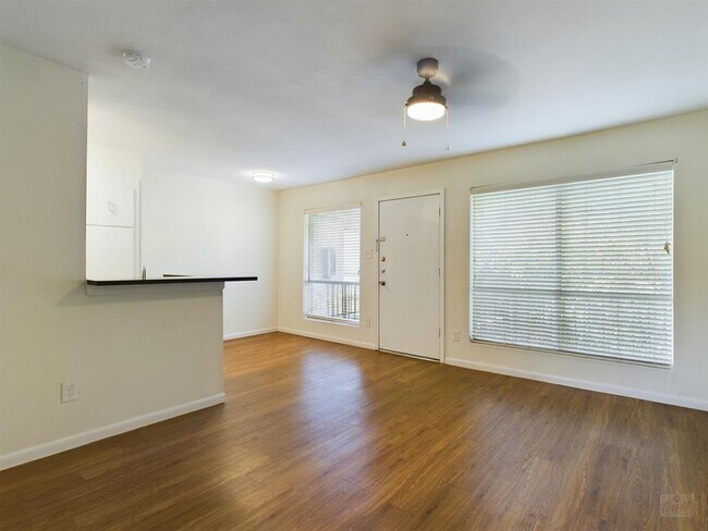 Photo - 2207 Leon St Unidad 306