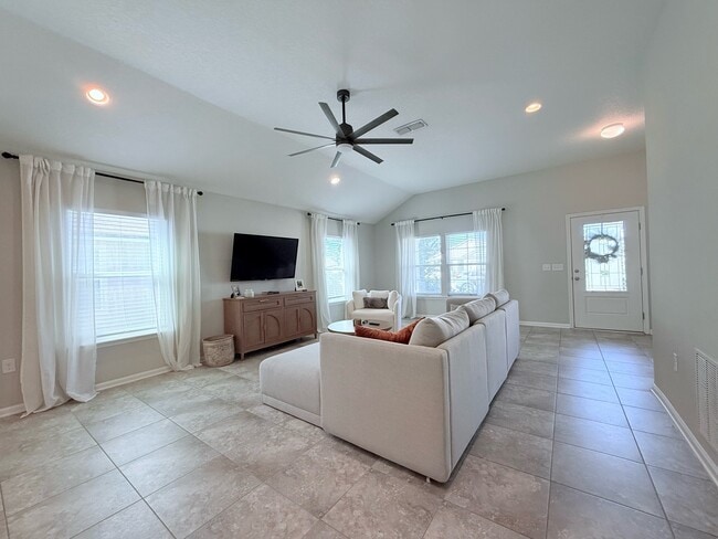 Photo - 304 Green Turtle Ln