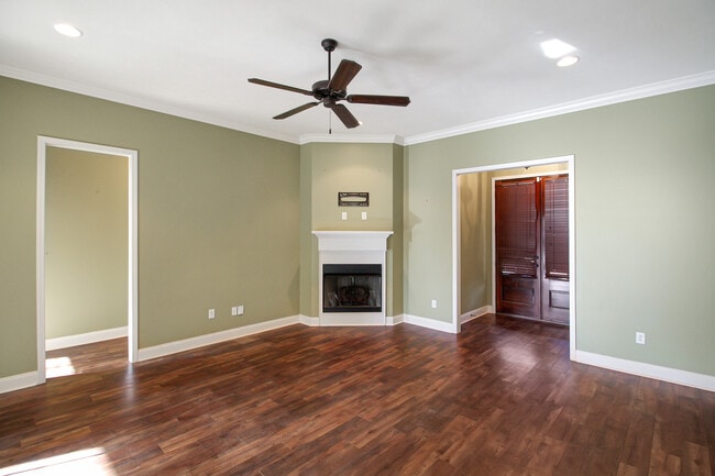 Photo - 165 Harvey Cir