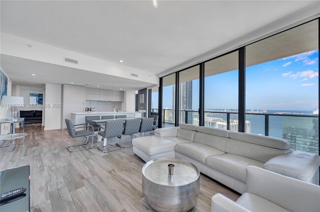 Photo - 1300 S Miami Ave Unidad 4805