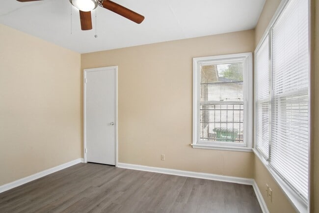 Photo - Close to Local Amenities and Downtown