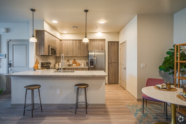 1 BR, 1 BA - 783SF