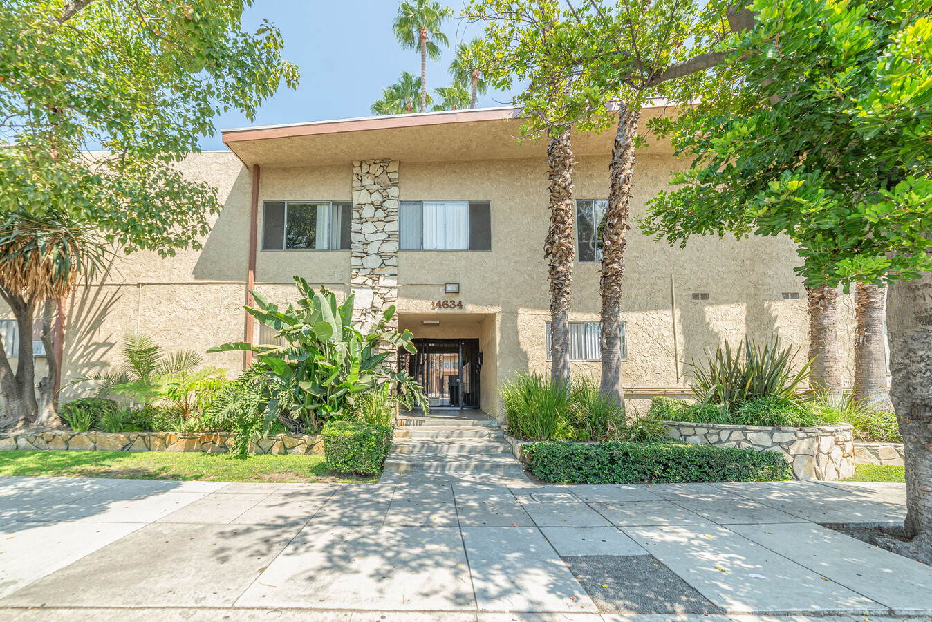 Pioneer Court Apartments - Pioneer Court Apartments
