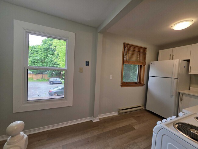 Photo - 558 Albert St Unit 558-2