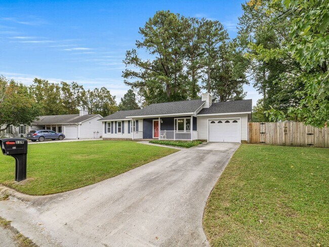 Photo - Charming 3 Bedroom Home!