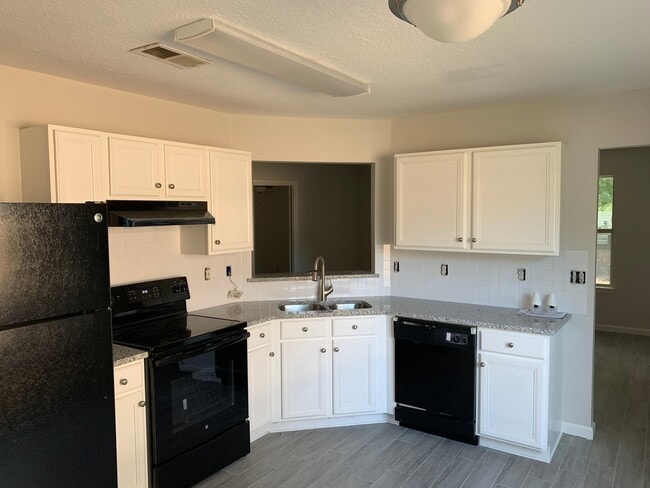 Photo - Beautifully remodeled 3/2