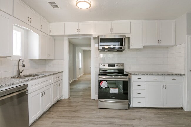 4241 SW 13th Ave