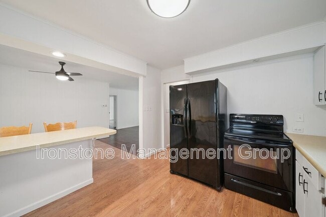Photo - 219 E 45th Ct