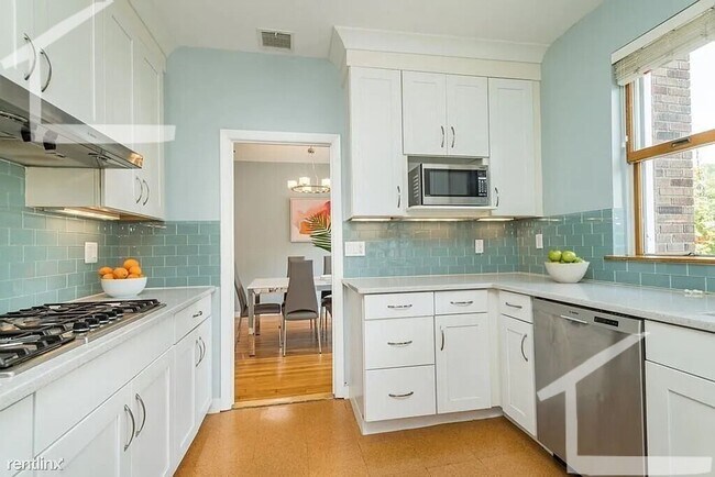 Building Photo - Sunny Brookline 5Bed/2 Bath Near Boston Un... Rental