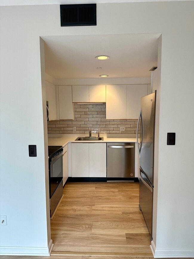 White & Stainless Kitchen - 315 Rantoul St Unit 408