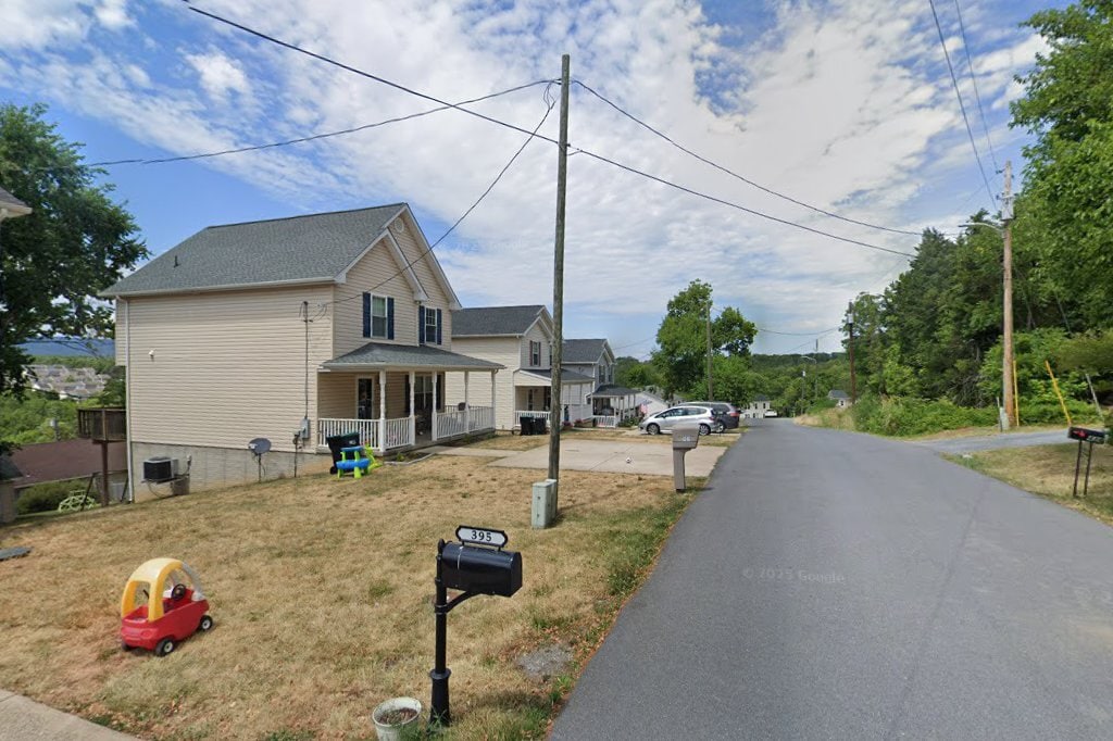 Photo - 395 Stonewall St