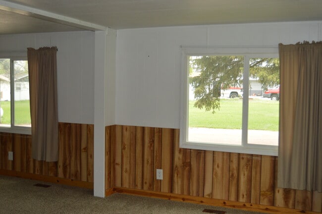 Photo - 3537 School Dr