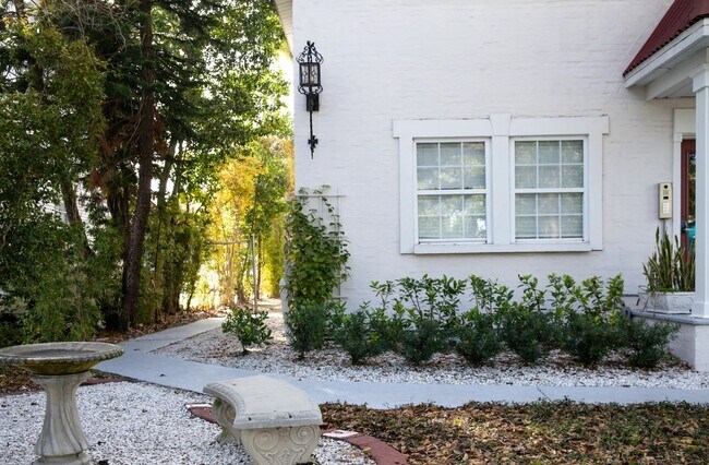 Photo - 205-207 S Westland Ave
