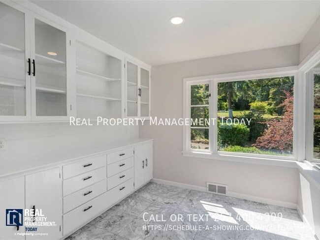 Photo - 5304 Hyada Blvd NE