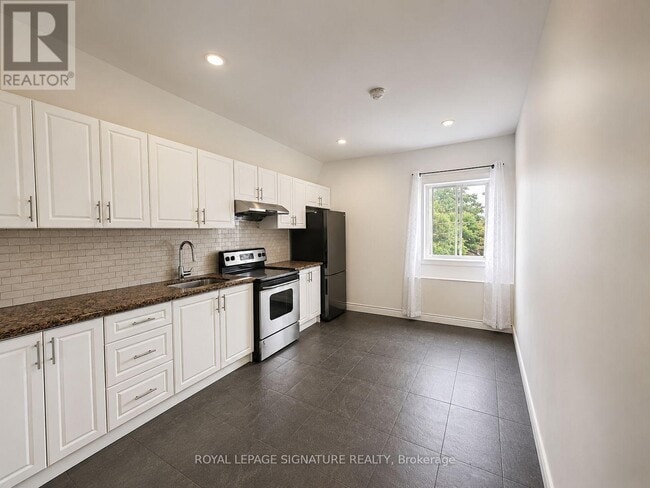 Photo - 15 Barrie St