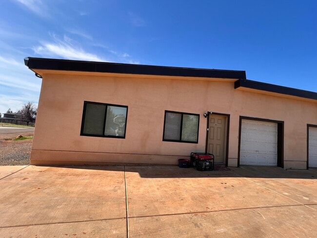 Photo - 1563 Sawpeck Way