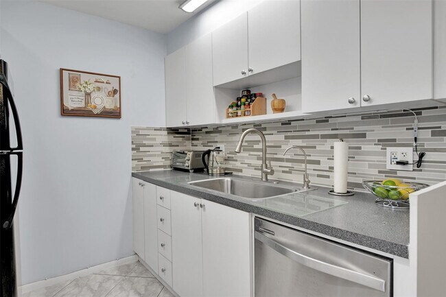 Photo - 4302 Martinique Cir Unit E2