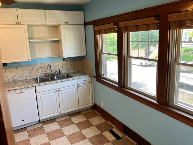 Photo - 1647 N Astor St Unit Lower