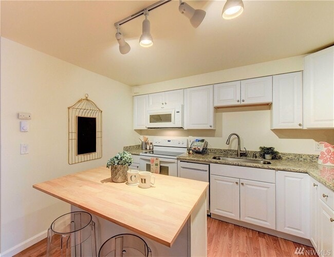 Photo - 11208 NE 68th St Unit 111