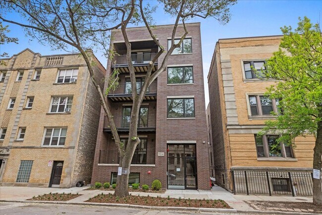 Photo - 904 W Dakin St Apartment Unit 401